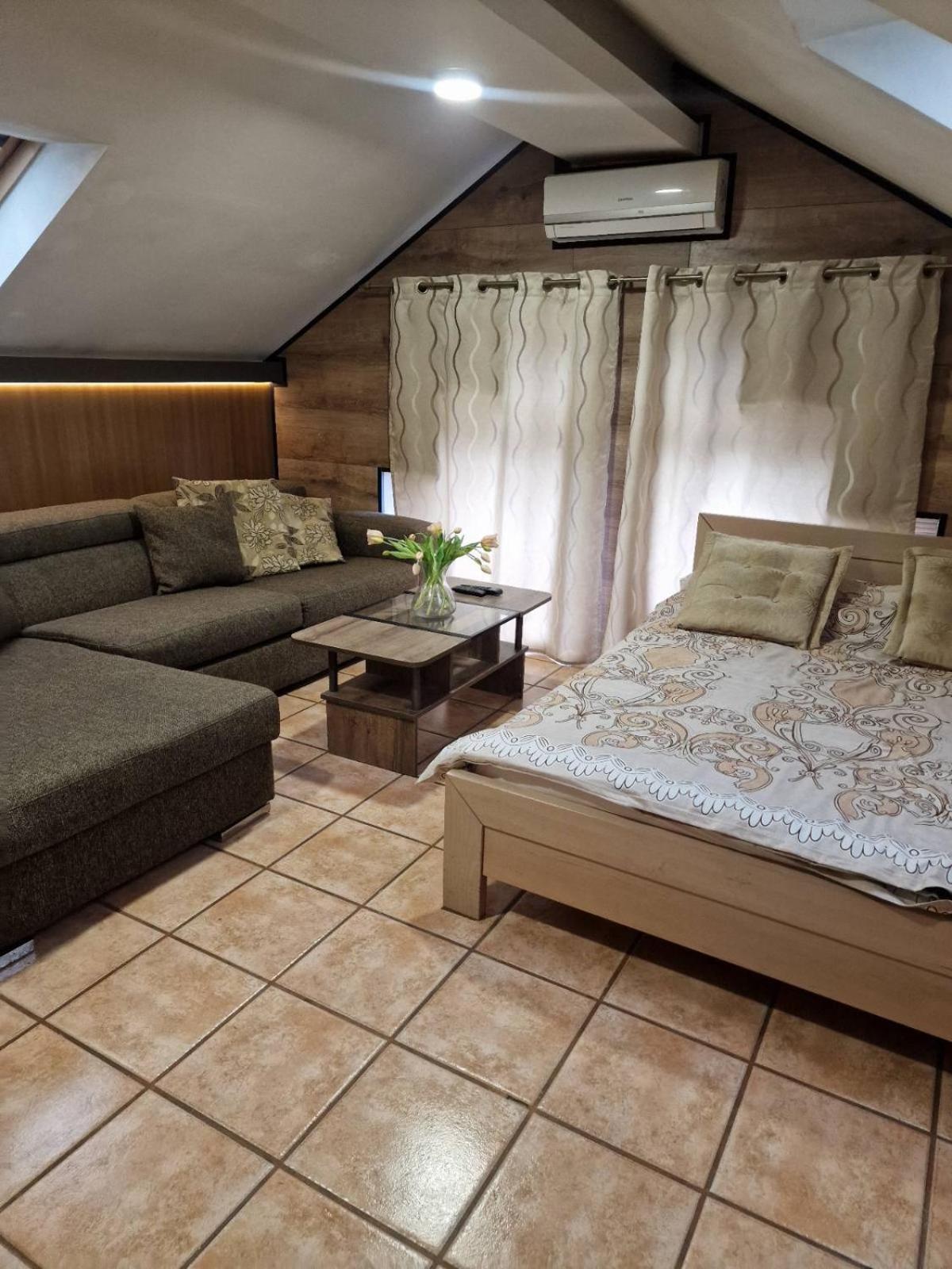 Guest House Maja Novi Sad Exteriér fotografie